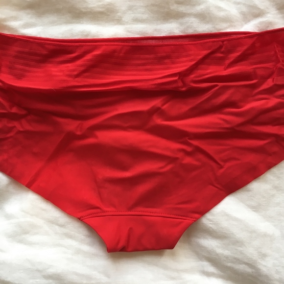 Huit Sans Detour Red Satin Seamless Brief - Picture 5 of 7